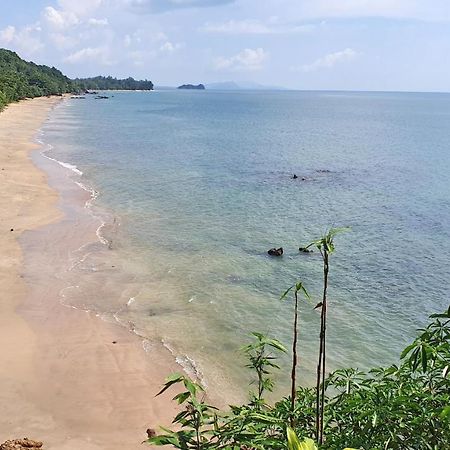 ホテル コ ジュム アオシ ビーチ ビュー ジュム島 エクステリア 写真