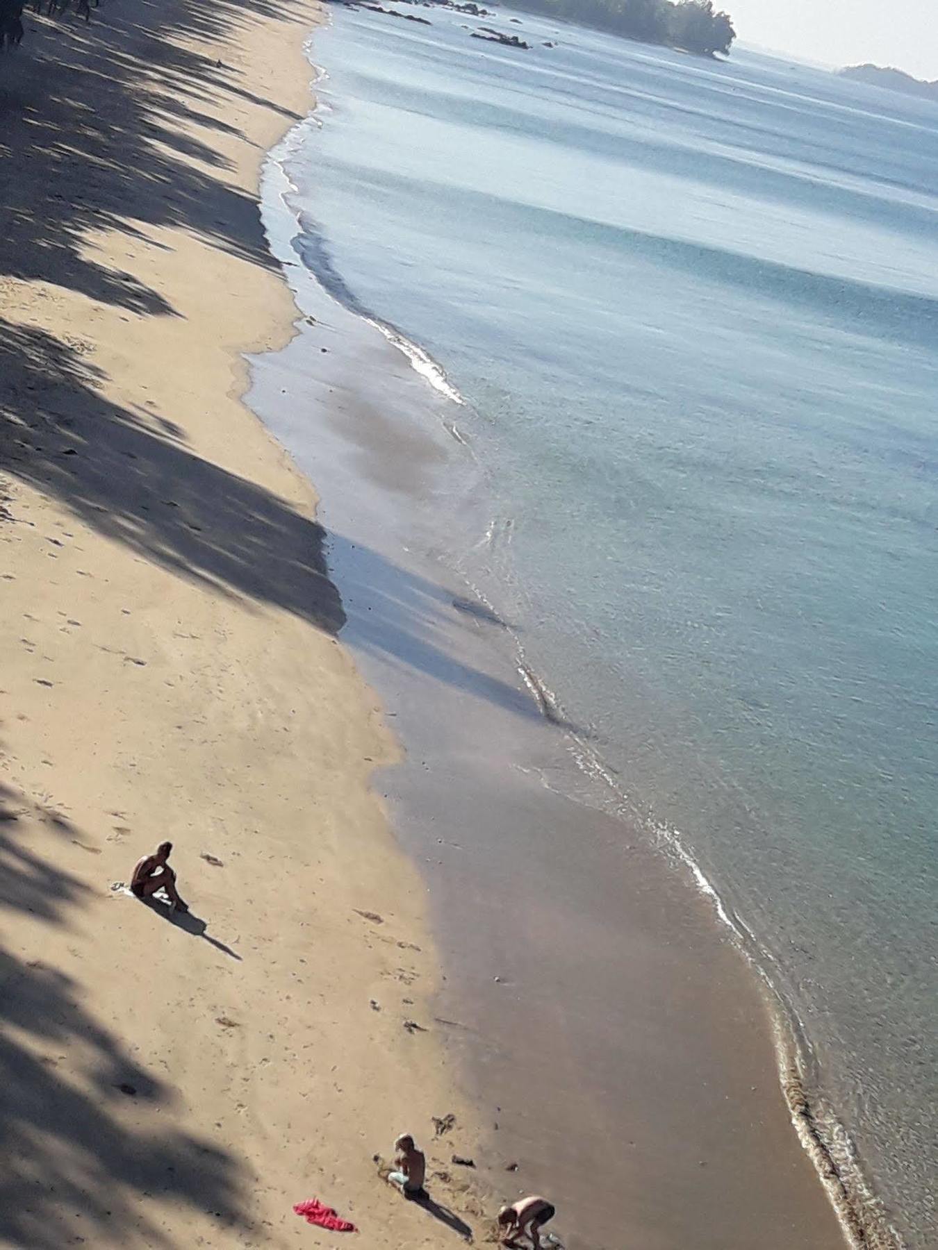 ホテル コ ジュム アオシ ビーチ ビュー ジュム島 エクステリア 写真