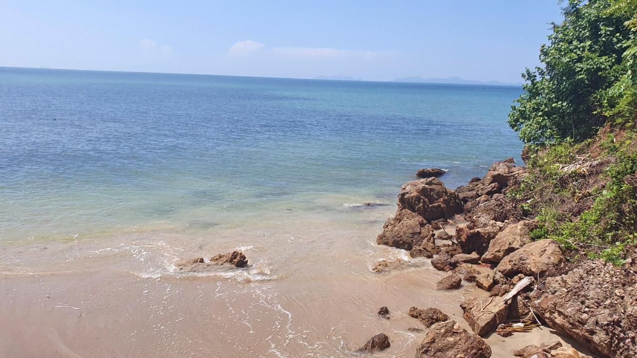 ホテル コ ジュム アオシ ビーチ ビュー ジュム島 エクステリア 写真