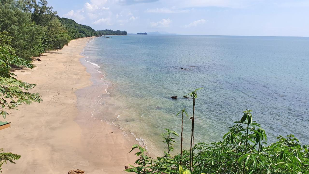 ホテル コ ジュム アオシ ビーチ ビュー ジュム島 エクステリア 写真
