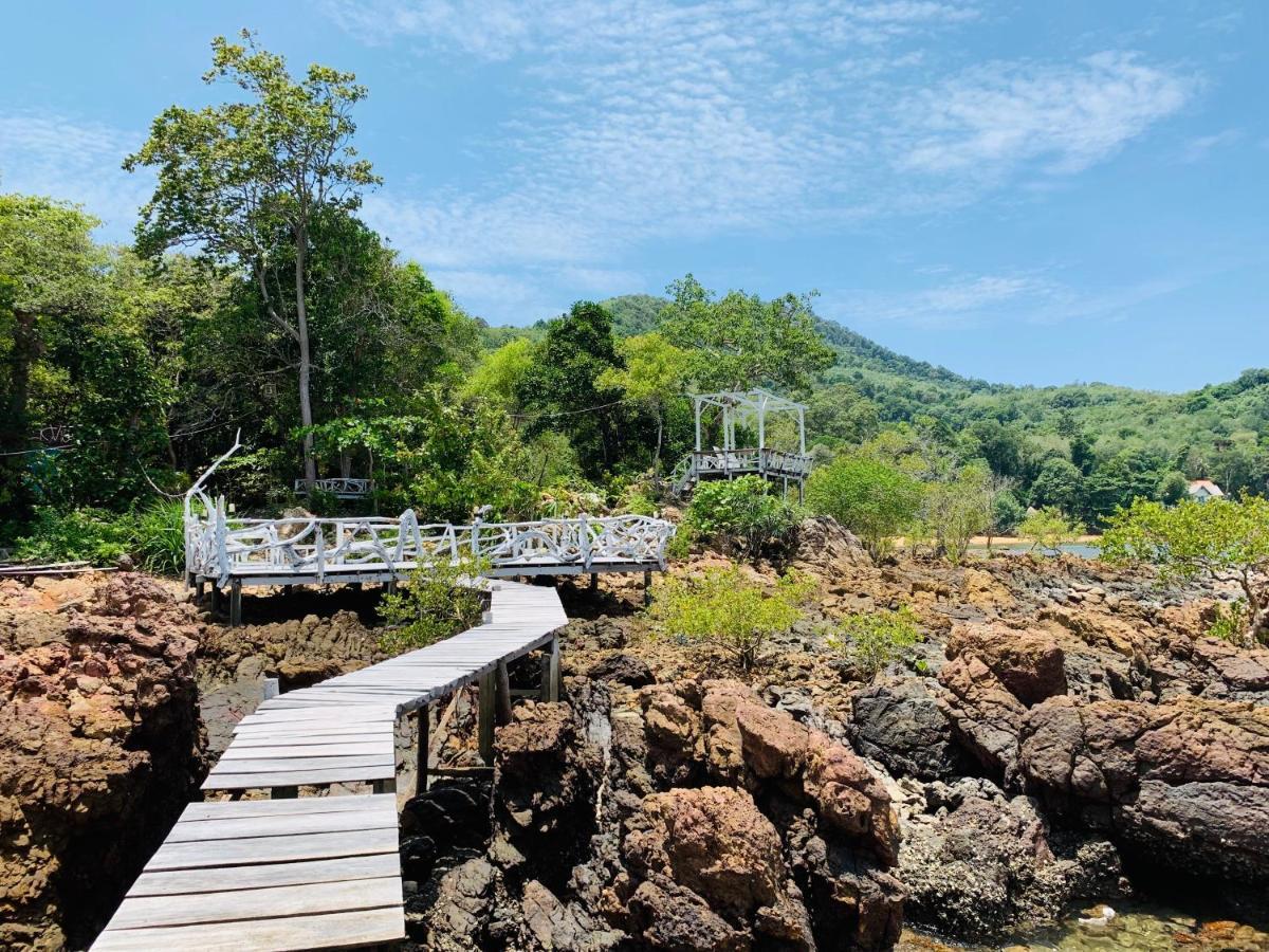 ホテル コ ジュム アオシ ビーチ ビュー ジュム島 エクステリア 写真