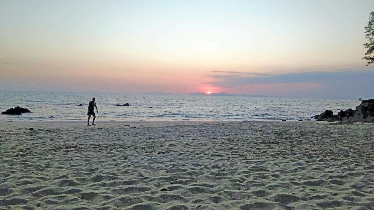 ホテル コ ジュム アオシ ビーチ ビュー ジュム島 エクステリア 写真